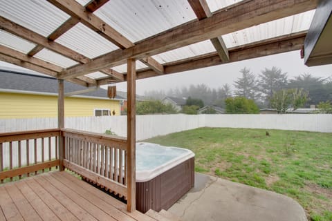 Crescent City Home w/ Hot Tub: Half-Block to Beach House in Crescent City