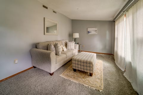 Cozy Erie Vacation Rental w/ Patio & Seasonal Pool Cottage in Millcreek Township