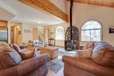 Rustic Truckee Cabin Retreat w/ Community Pool! House in Truckee