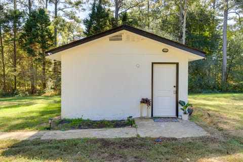 Fayetteville Guest House: Walk to Nature Preserve! Apartment in Fayetteville