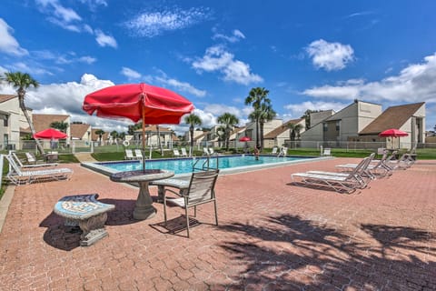 Walk to Ocean: Condo w/ Pool & Hot Tub in PCB! Apartment in Panama City Beach