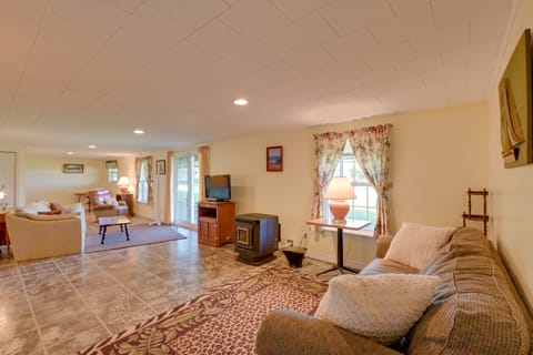 Maine Retreat w/ Ocean Views, Walk to Downtown! Apartment in Eastport