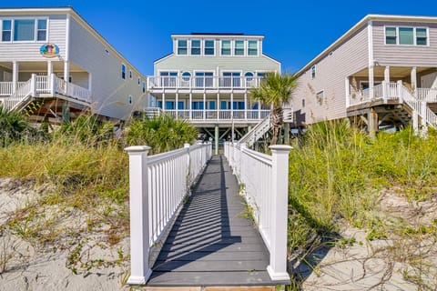 Oceanfront Murrells Inlet Home w/ Beach Access! House in Garden City