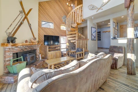 Mammoth Lakes Condo - Steps to Ski Lift! Apartment in Mammoth Lakes