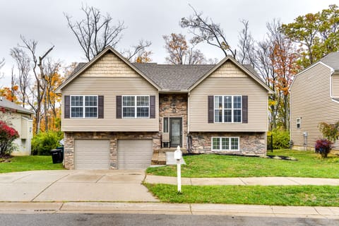 Cozy Ohio Home - Deck, Arcade Games & Near Golfing House in Cincinnati