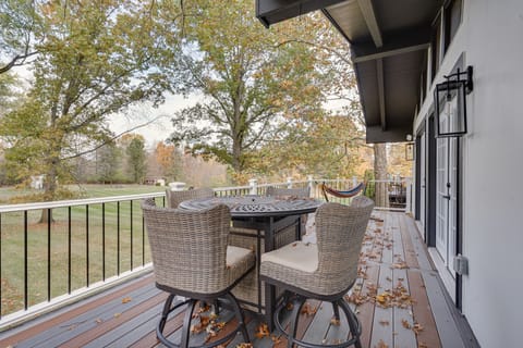 Powell Home w/ Fire Pit - 5 Mi to Columbus Zoo! House in Ohio