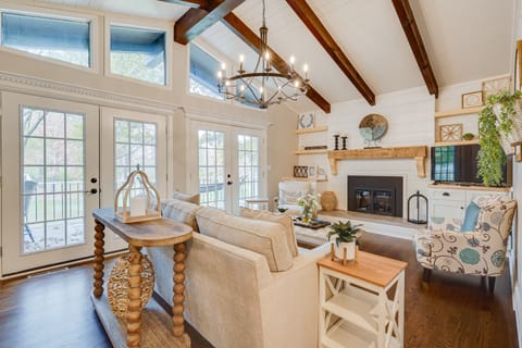 Powell Home w/ Fire Pit - 5 Mi to Columbus Zoo! House in Ohio