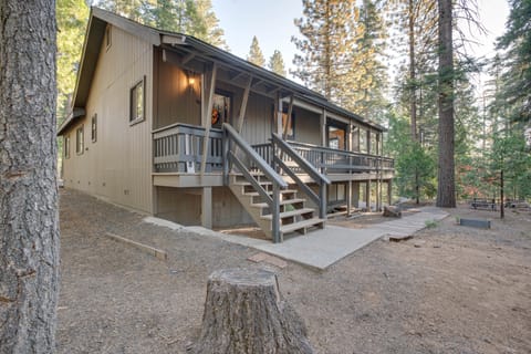 Arnold Cabin Near Calaveras Big Trees State Park! House in Dorrington