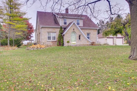 Lakefront Algoma Home w/ Deck, Grill & Fireplace House in Algoma