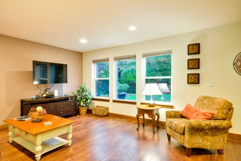 Dog-Friendly Milwaukie Home: 9 Mi to Dtwn Portland House in Lake Oswego