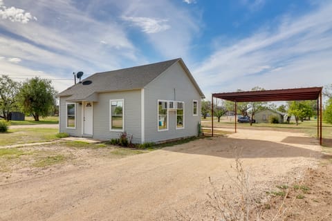 Cozy Ballinger Vacation Rental w/ Deck & Grill! House in Rio Grande