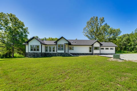 Gorgeous Harrison Getaway w/ Patio & Kayak! House in Arkansas