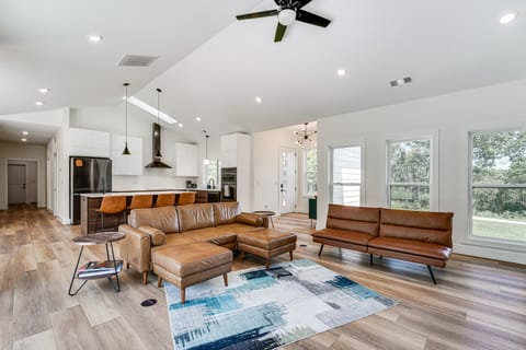 Gorgeous Harrison Getaway w/ Patio & Kayak! House in Arkansas