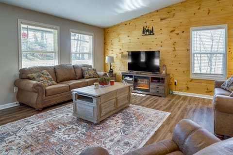 Serene Logan Retreat w/ Private Hot Tub & Fire Pit House in Falls Township