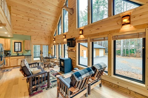 Modern Cabin w/ Hot Tub & Sacandaga Lake Access! House in Great Sacandaga Lake