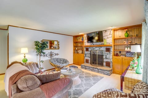 Fairfield Bay Getaway < 10 Mi to Boating & Hiking House in Fairfield Bay