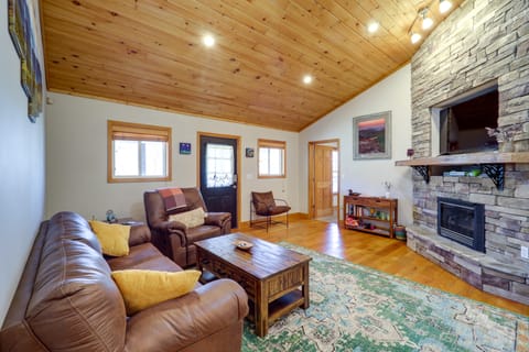 Pet-Friendly Spruce Pine Cabin w/ Private Fire Pit House in Mitchell County