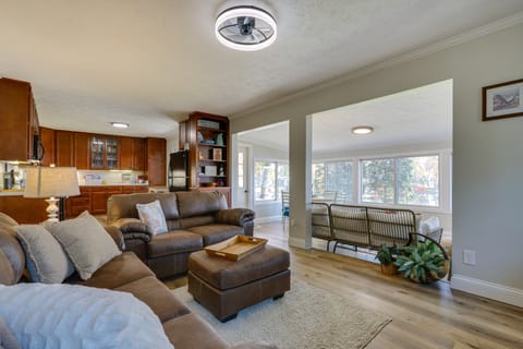 Lakefront Getaway in Leesburg w/ Dock + Kayaks! House in Indiana