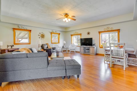 Hocking Hills Hideaway w/ Hot Tub & Fire Pit! House in Ohio