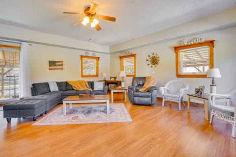 Hocking Hills Hideaway w/ Hot Tub & Fire Pit! House in Ohio