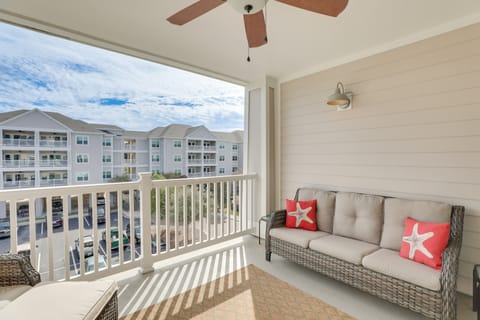 3 Mi to Folly Beach: Condo w/ Pool Access! Apartment in James Island