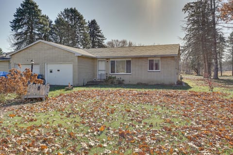 Family-Friendly Home w/ Fire Pit ~ 10 Mi to Akron! House in Ohio