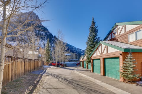 Frisco Townhome: Close to Ski Resorts & Hiking Apartment in Frisco