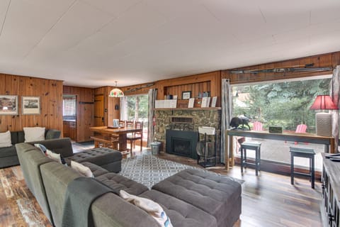 Charming Idaho Springs Retreat on Chicago Creek! House in Idaho Springs