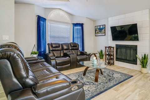 20 Mi to Dtwn El Paso: Pet-Friendly Retreat! House in El Paso