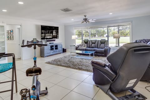 West Palm Beach Rental w/ Private Pool & Patio! Apartment in Palm Beach Gardens