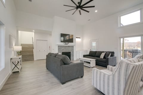 Bright Cotter Vacation Rental w/ White River Views House in Cotter