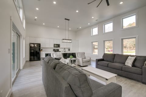 Bright Cotter Vacation Rental w/ White River Views House in Cotter