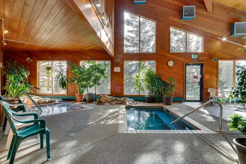 Colorado Retreat - Heated Pool Access, Near Skiing Apartment in Wildernest