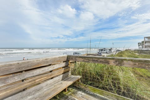 New Smyrna Beach Hideaway < 1 Mi to Beach! Apartment in New Smyrna Beach