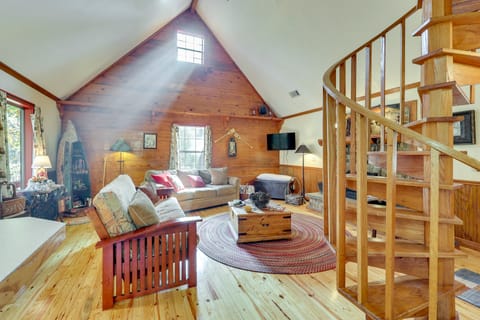 Cozy Oden Oasis w/ On-Site Fishing Creek & Deck! House in Arkansas