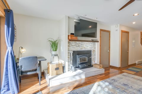 Keystone Escape w/ Fireplace + Mountain Views! Apartment in Keystone