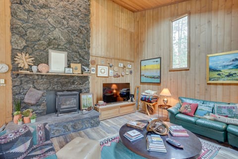 Sunriver Resort Home: Near Skiing, Town & Trails House in Sunriver