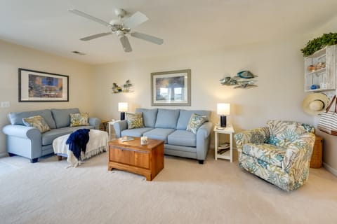 NMB Condo: Walk to the Beach or Use the Pool! Apartment in North Myrtle Beach