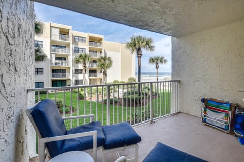 New Smyrna Beach Condo w/ Ocean-View Balcony! Apartment in Edgewater