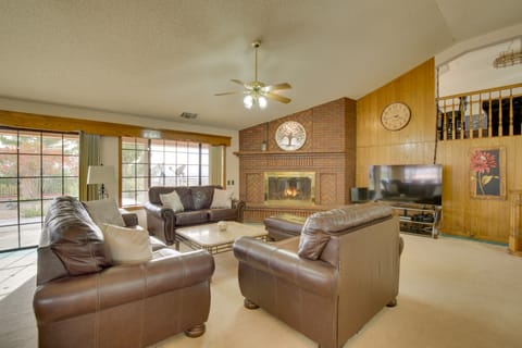 Spacious California Oasis: Patio, Fireplace & Pool House in Southern California