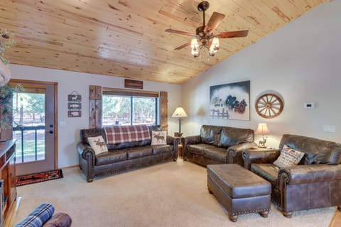 Cozy Show Low Cabin w/ Backyard ~ 3 Mi to Lake! House in Show Low