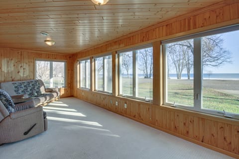 Lakefront Aitkin Home w/ Sunroom: Walk to Beach! House in Mille Lacs Lake