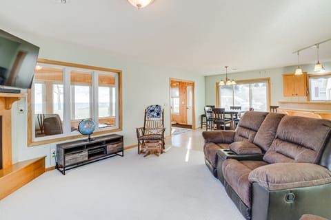 Lakefront Aitkin Home w/ Sunroom: Walk to Beach! House in Mille Lacs Lake