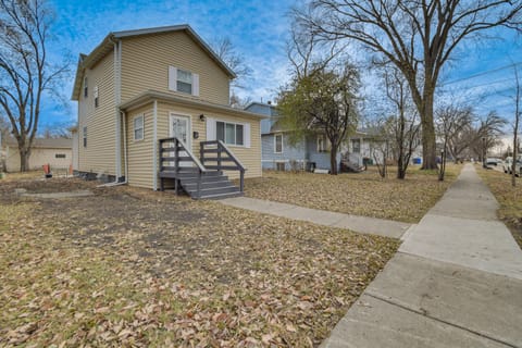 Updated Home < 1 Mi to Downtown Fargo! House in Moorhead