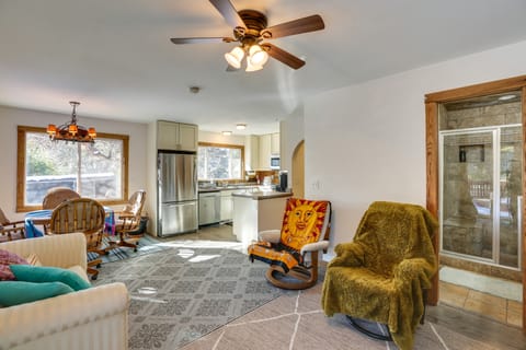 7 Mi to Downtown Denver: Lakewood Gem w/ Deck! House in Lakewood