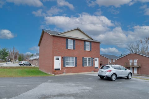 Modern Townhome: Walk to Tennessee Tech University Apartment in Cookeville