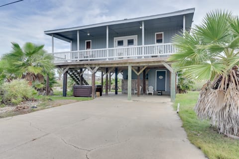 Crystal Beach Home: 1 Mi to the Sand! House in Bolivar Peninsula