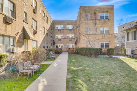 Chicago Vacation Rental Condo: 11 Mi to Downtown Apartment in Rogers Park