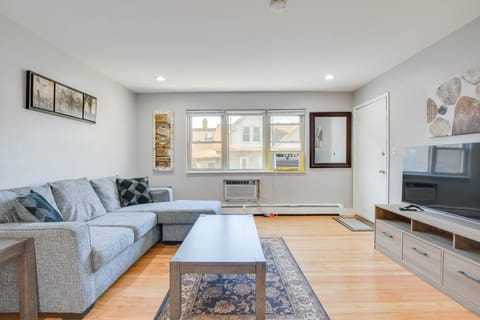 Chicago Vacation Rental Condo: 11 Mi to Downtown Apartment in Rogers Park