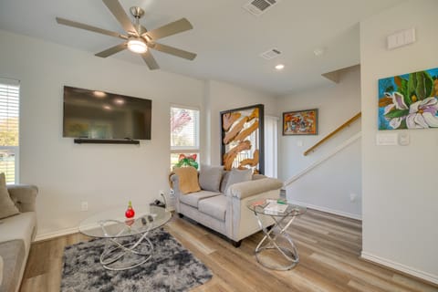 South Houston Townhome w/ Patio & Gas Grill! Apartment in South Houston